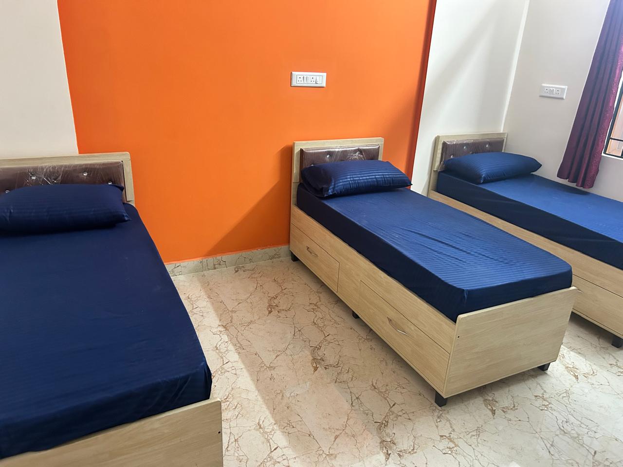 Rest and Roam Co-Live room with beds Mahadevapura