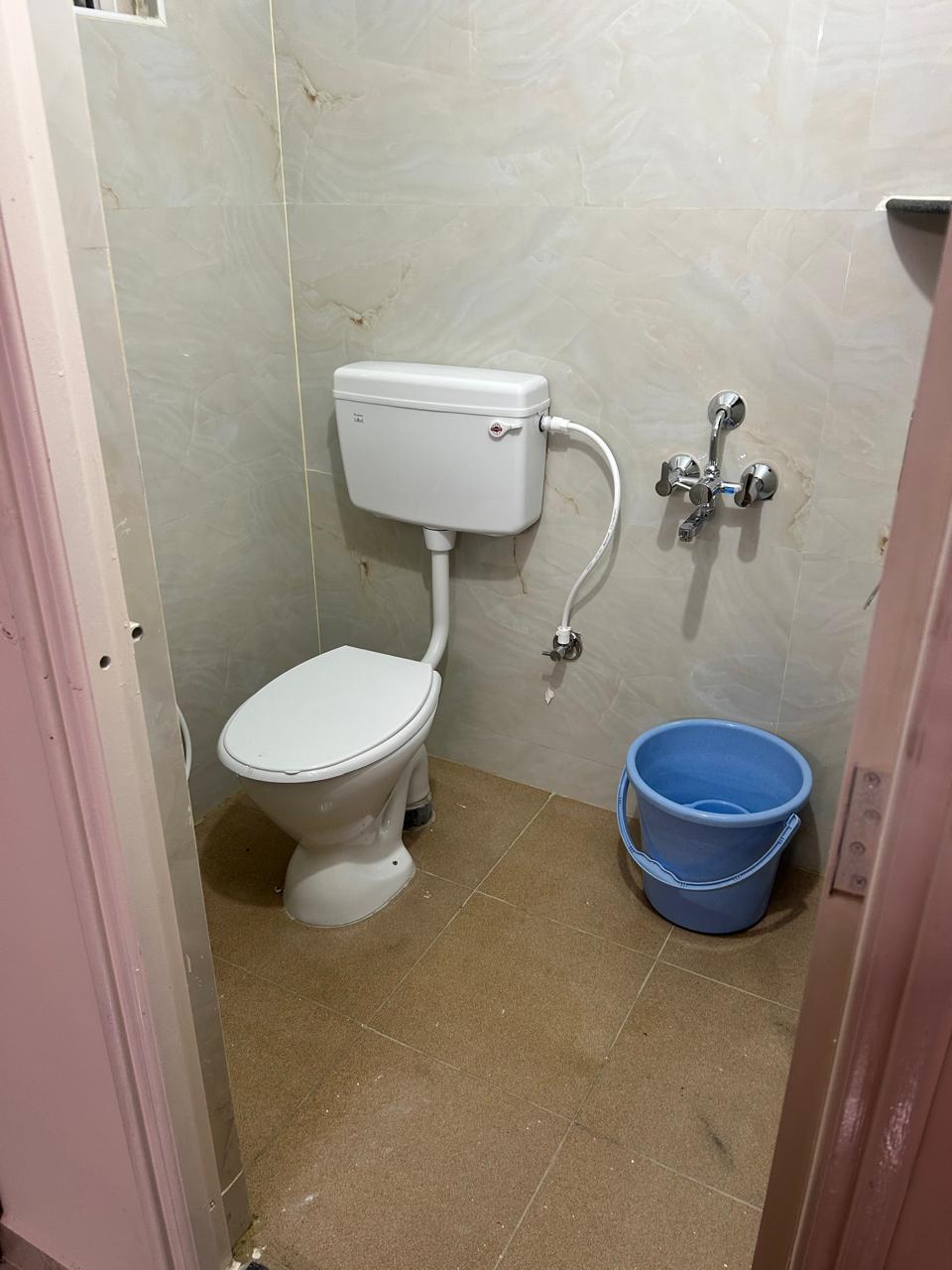 Rest and Roam Co-Live attached bathroom